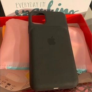 iPhone 11 Pro Max charging case never used